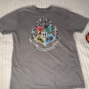 Men’s unisex Gray Hogwarts Crest T-Shirt size XL